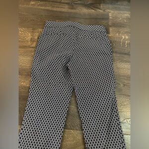 Ladies Black and White Patterned Capris‎ by Briggs size 8